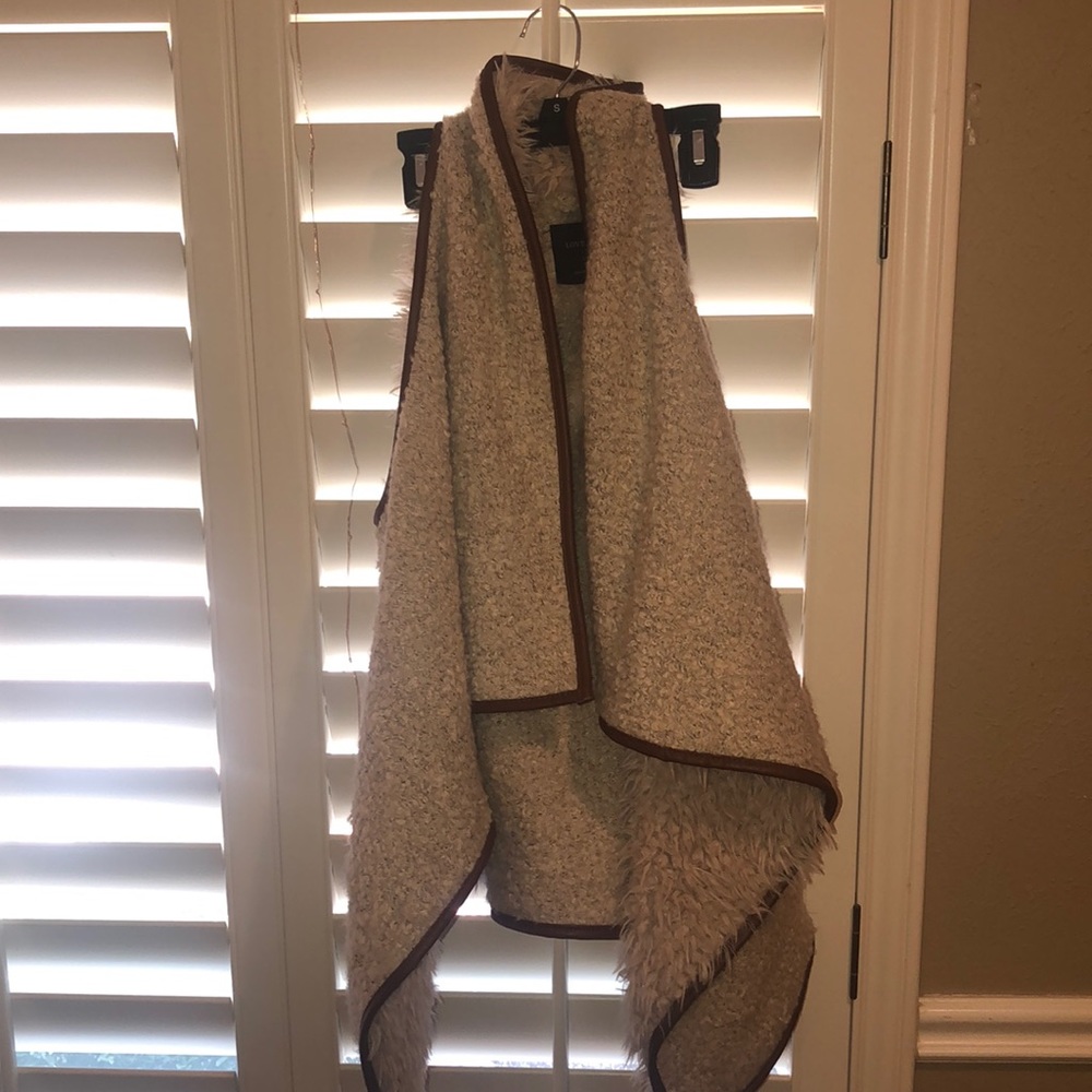 REVERSIBLE VEST